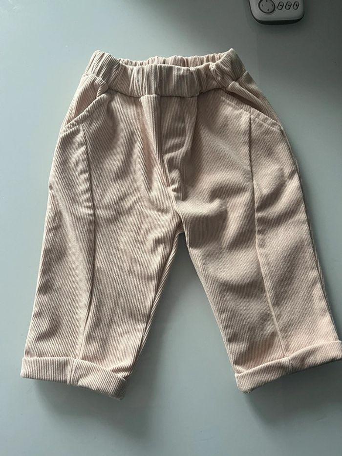 Pantalon velour beige kiabi taille 9 mois - photo numéro 1