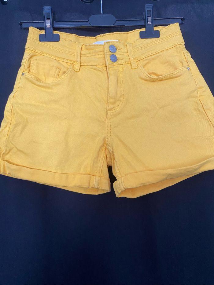 Short en jean jaune - photo numéro 1