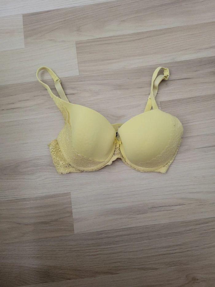 Soutien gorge jaune clair dentelle,95C La Halle - photo numéro 1