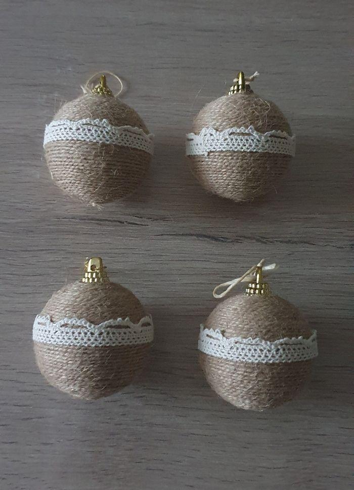 🌸 4 boules de Noël 🎄 🎅  🌸