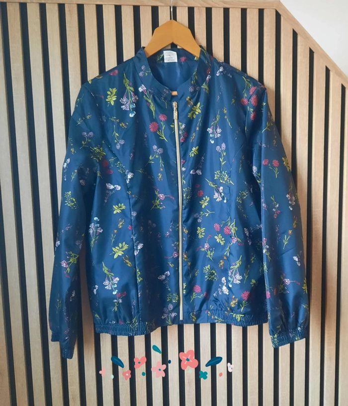 Jolie blouson fluide léger fleuri bleu marine T 42/44 - photo numéro 3