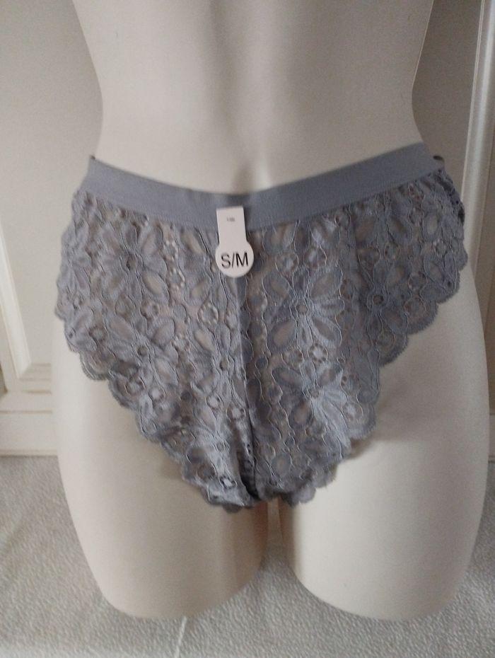 Ensemble de lingerie neuf, sans armatures 85B. Tanga en S/M - photo numéro 3