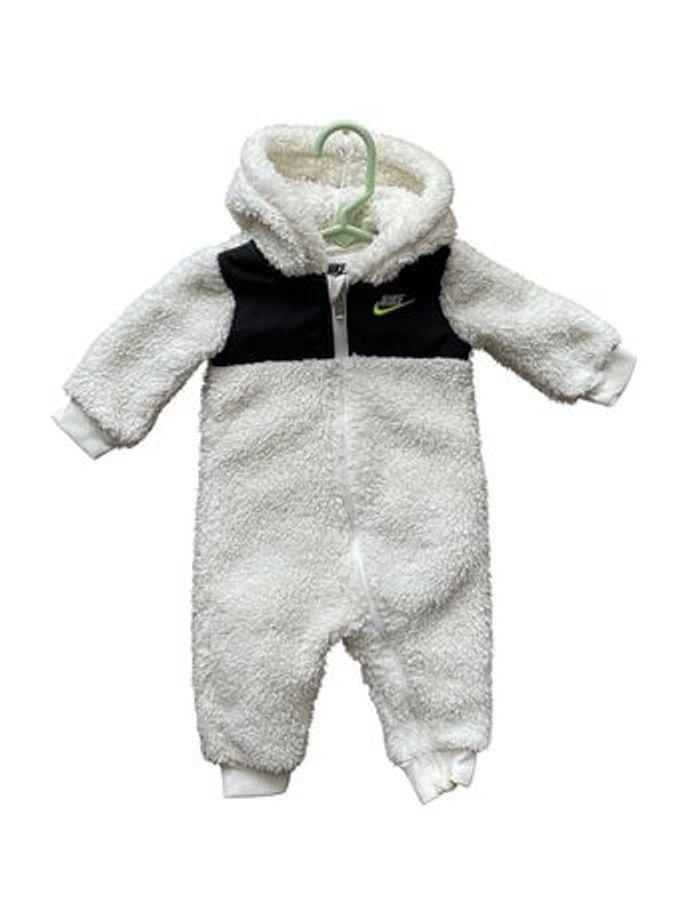 Adorable Combinaison Nike en Polaire Douce - Taille 6M (62-68cm)