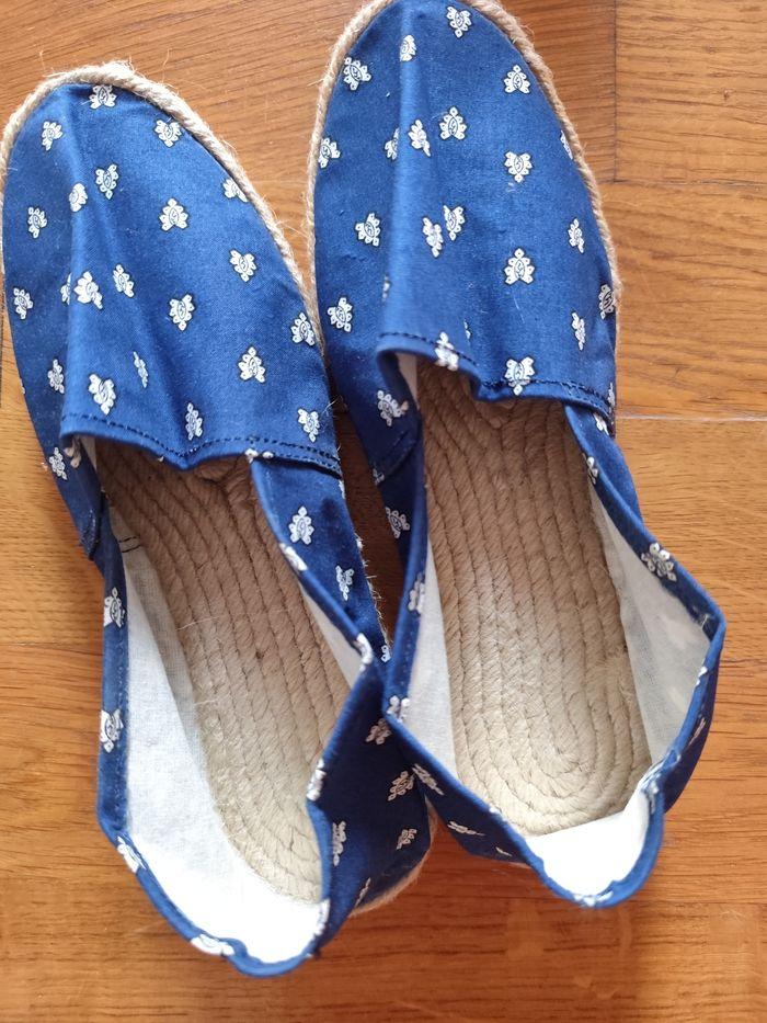 Mocassins en tissu bleu imprimé indien - photo numéro 1