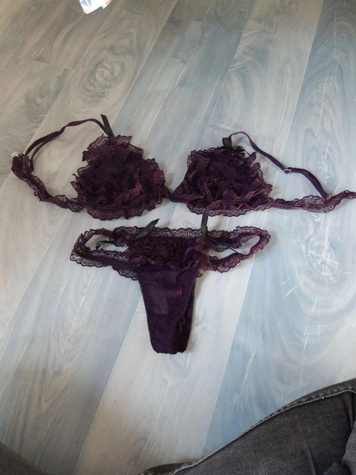 Soutien-gorge fantaisie dentelles froufrou violet prune taille M-L - photo numéro 6