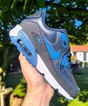 Baskets Nike air max 90 en cuir bleu marine et noir pointure 37.5  neuves sans boîte