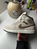 Jordan 1 mid