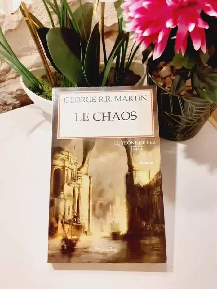 Livre Le Trône De Fer (A Game Of Thrones) Tome 10 - Le Chaos - en tres bon etat