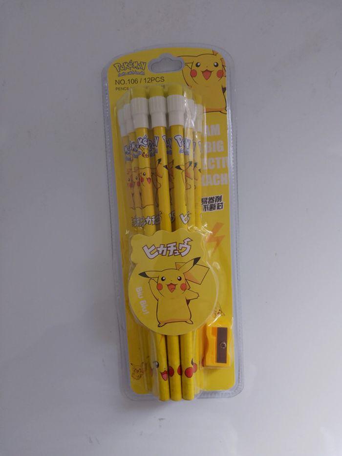 Lot de 12 crayons de bois Pikachu Pokémon - photo numéro 3