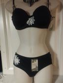 Ensemble de lingerie neuf noir 90C  et M pour le shorty. D'autres tailles possibles