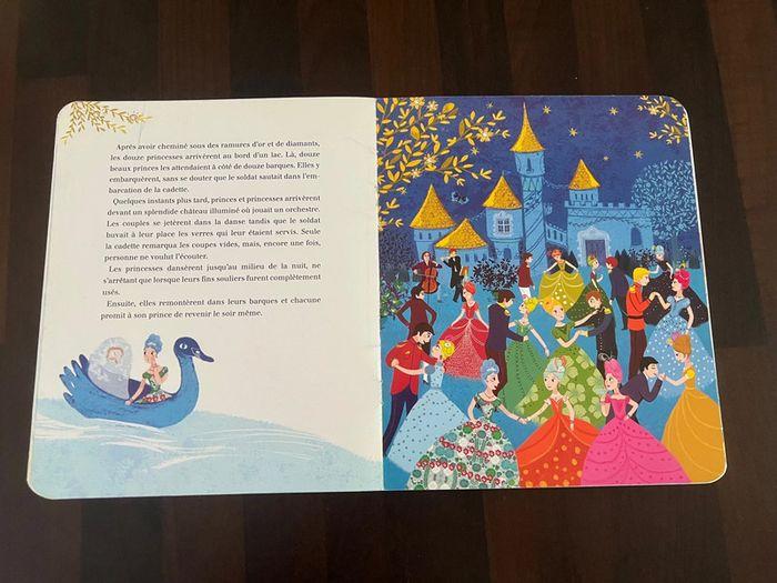 Livre enfant le bal des princesses en parfait état - photo numéro 3