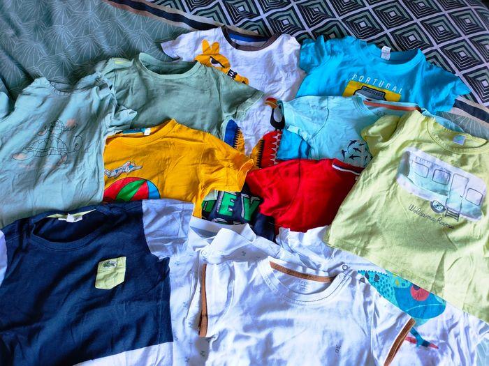 Gros lot t-shirt manches courtes 2 ans - photo numéro 1