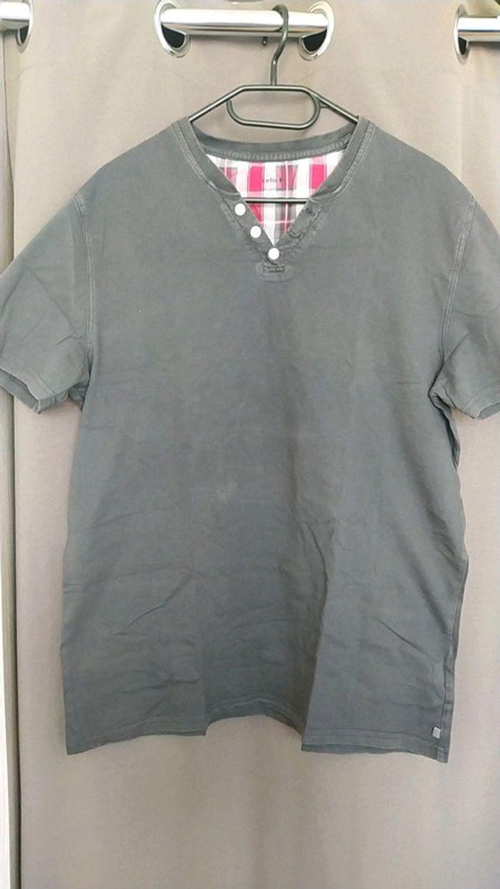 Tshirt col v Celio xxl - photo numéro 1