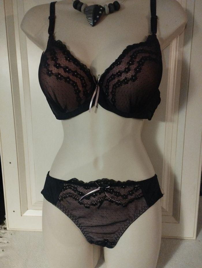 Ensemble de lingerie neuf noir et rose 100C 42 - photo numéro 1