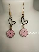 Boucles d'oreilles en cœur et horloge rose