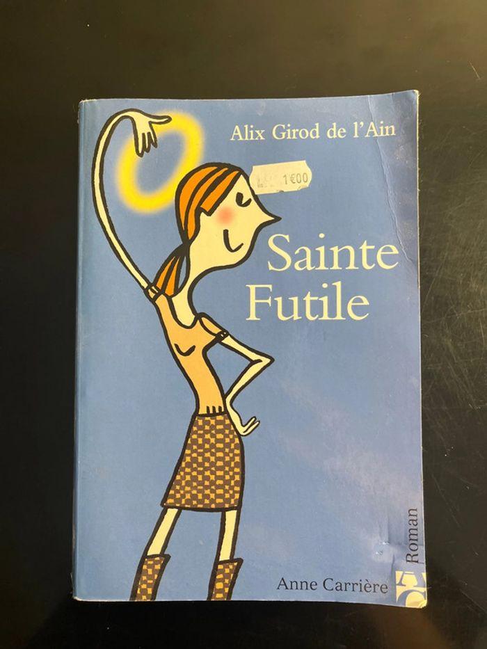 Livre Sainte Futile - photo numéro 1