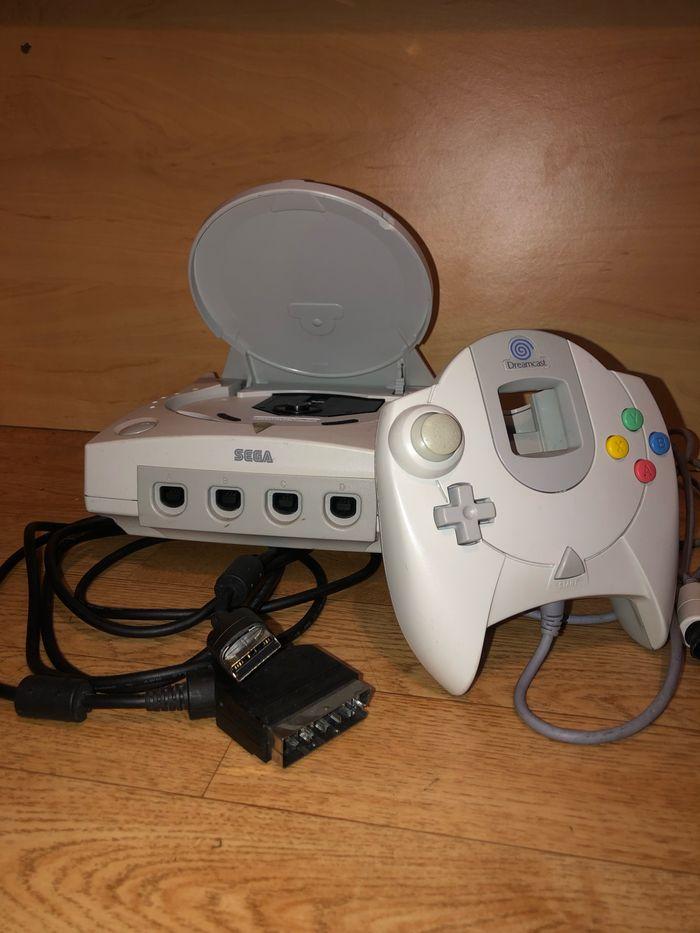 Console Sega Dreamcast - photo numéro 2