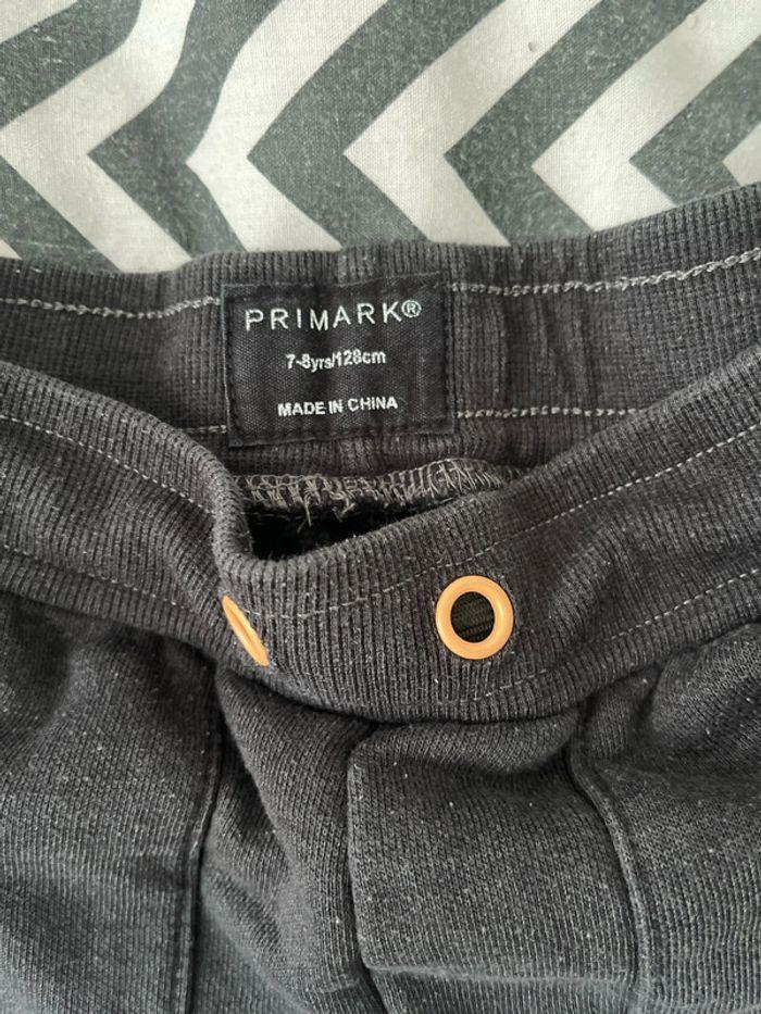 Short Primark 7-8 ans très bon état - photo numéro 2