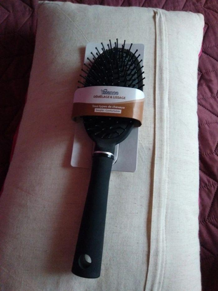 Brosse à cheveux - photo numéro 1