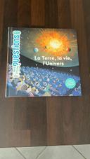 Livre la terre,  la vie , l’univers . Collection les ptites questions . Parfait état