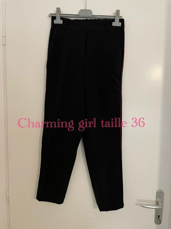 Pantalon court 7/8 style jogging habillé noir bande blanc et rouge côté charming girl taille 36 - photo numéro 1