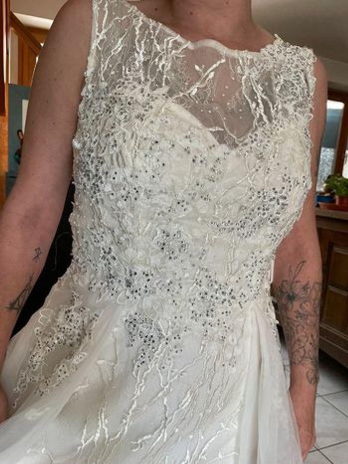 Robe de mariée neuve T 40 - photo numéro 3