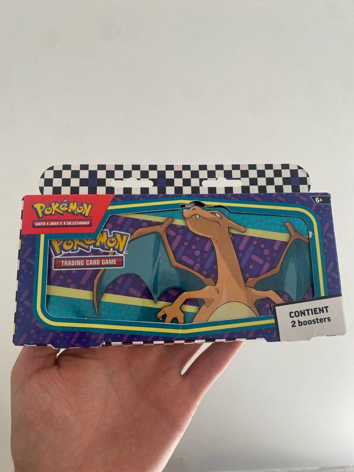 Trousse en métal + 2 boosters Pokémon - photo numéro 1