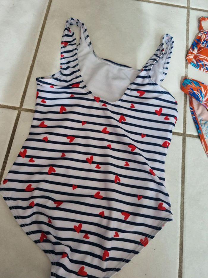 Maillot de bain 10 ans en excellente état - photo numéro 3