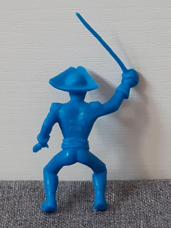 Figurine cowboy en plastique bleu La roche aux fées - photo numéro 4