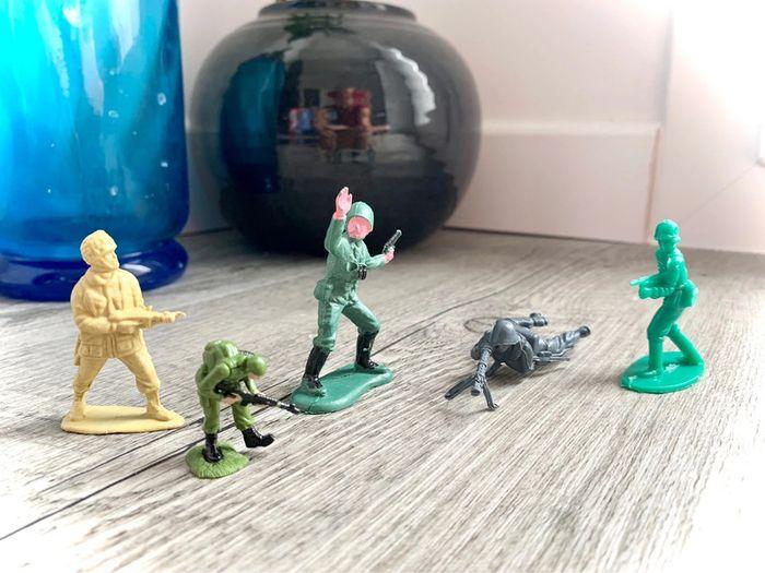 Lot de 5 figurines soldats - photo numéro 2