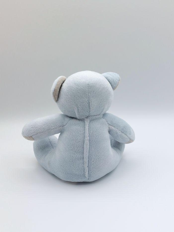 Doudou peluche ours bleu ciel gris Musti MUSTELA blanc 18 cm assis - photo numéro 2