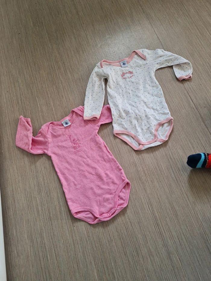 Lot 2 bodies 12 et 18 mois petit bateau très bon etat - photo numéro 1