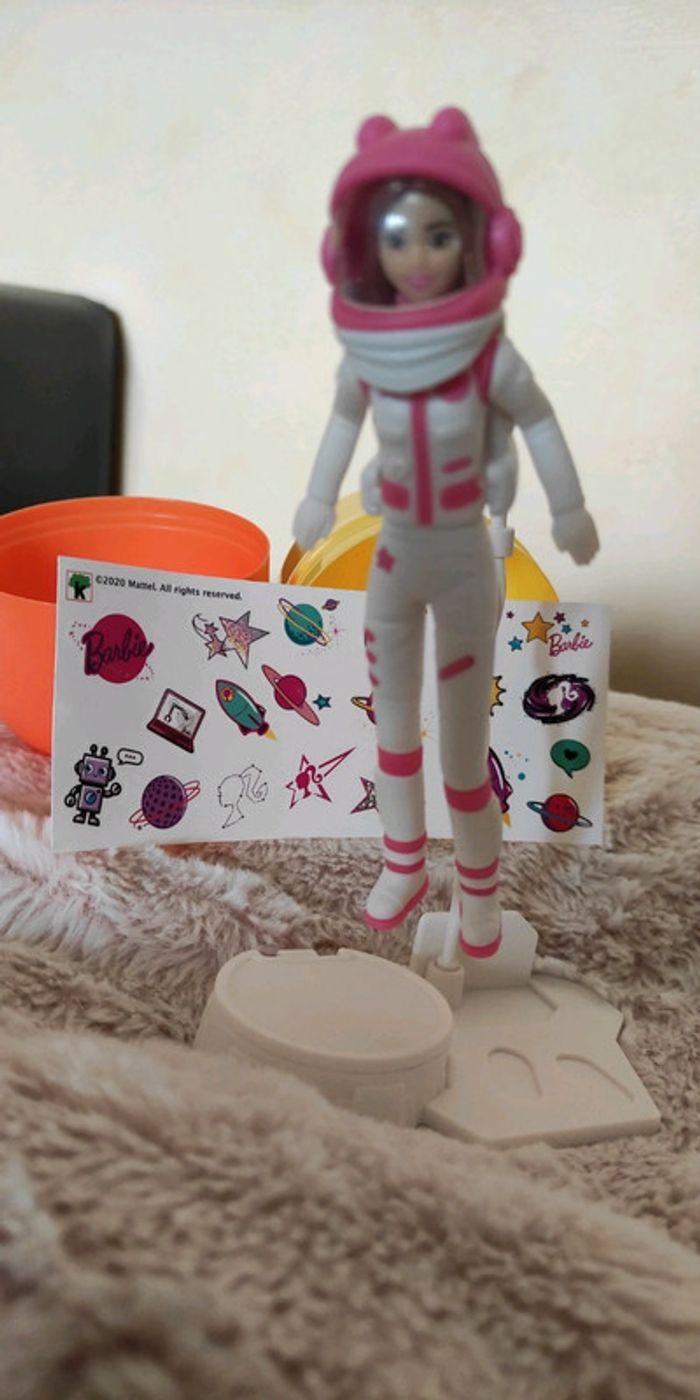 Barbie Astronaute Kinder surprise Pâques - photo numéro 2