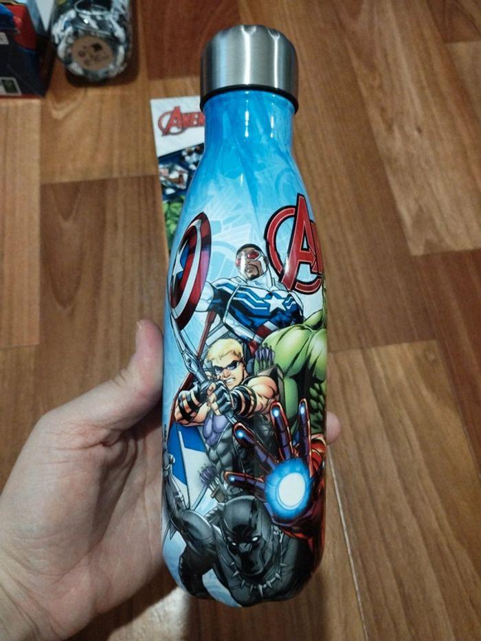 Gourde d'eau les Marvel en inox neuf - photo numéro 3