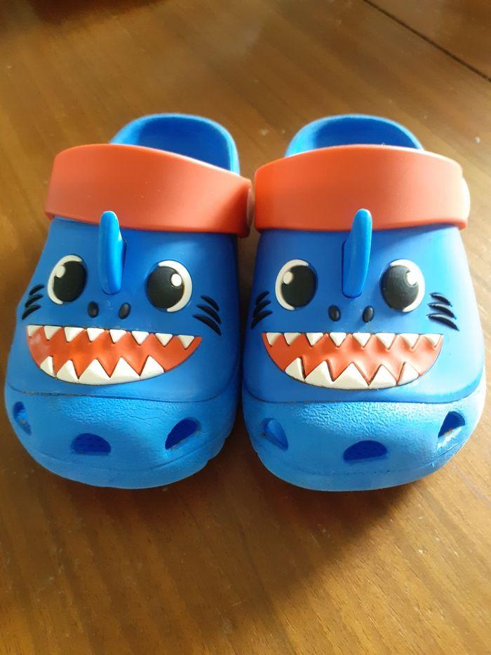 Crocs requin - photo numéro 1