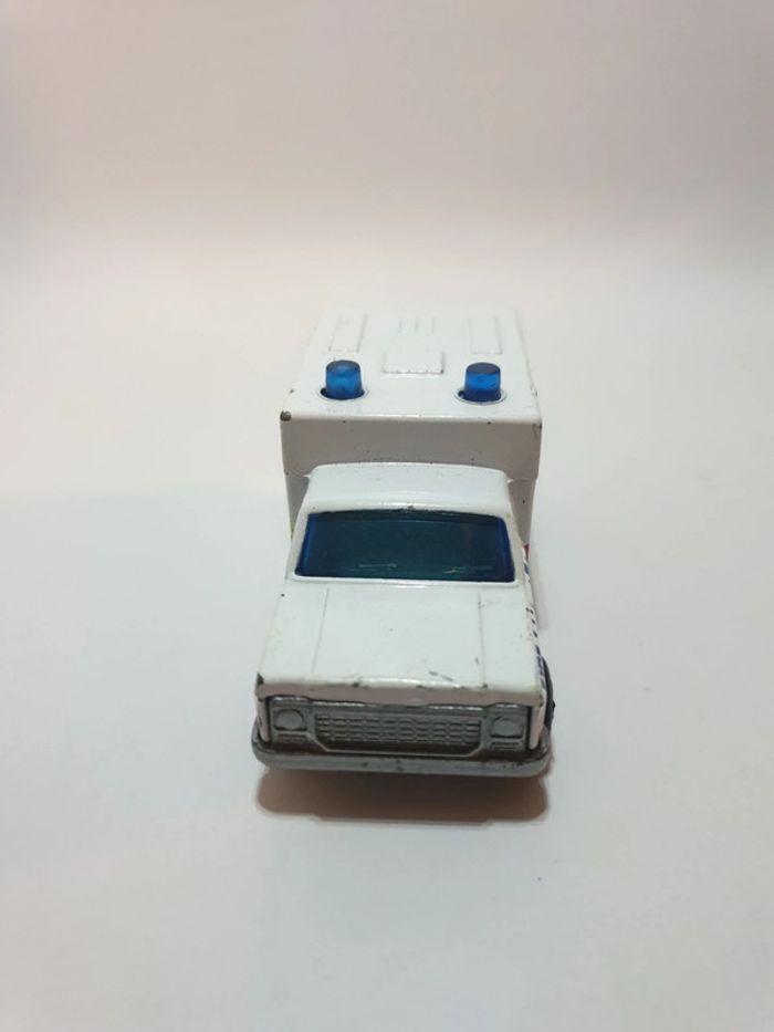 Matchbox 41, Ambulance de 1977, 1/64 - photo numéro 2