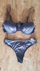 Ensemble soutien gorge + string gris