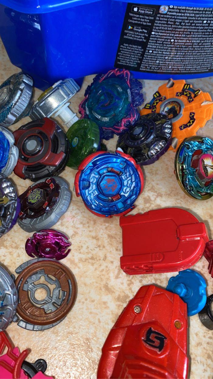 Grand lot de toupies Beyblade en métal+ lanceur + accessoires +1 coffret Neuf 2 arènes - photo numéro 8