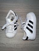 Baskets adidas superstar excellent état pointure 22