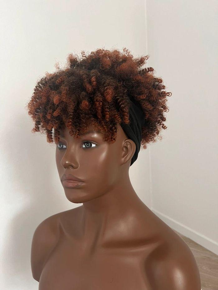 Perruque bandeau afro bouclée tendance - photo numéro 12