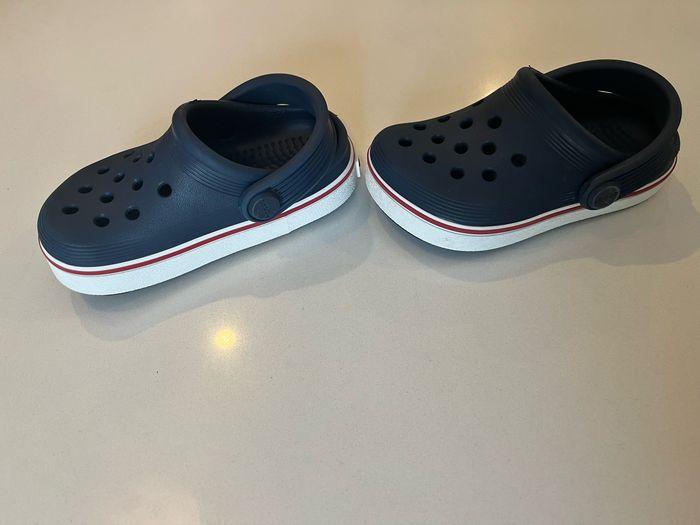 Crocs marine taille 22-23 - photo numéro 4