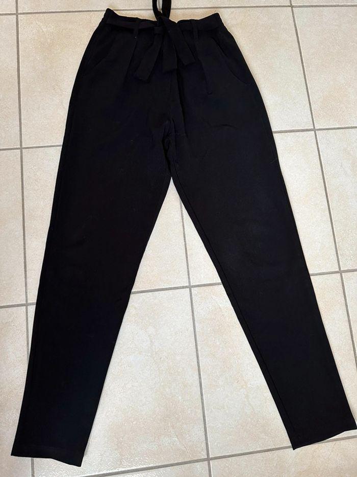 Pantalon noir ceinturé - photo numéro 1