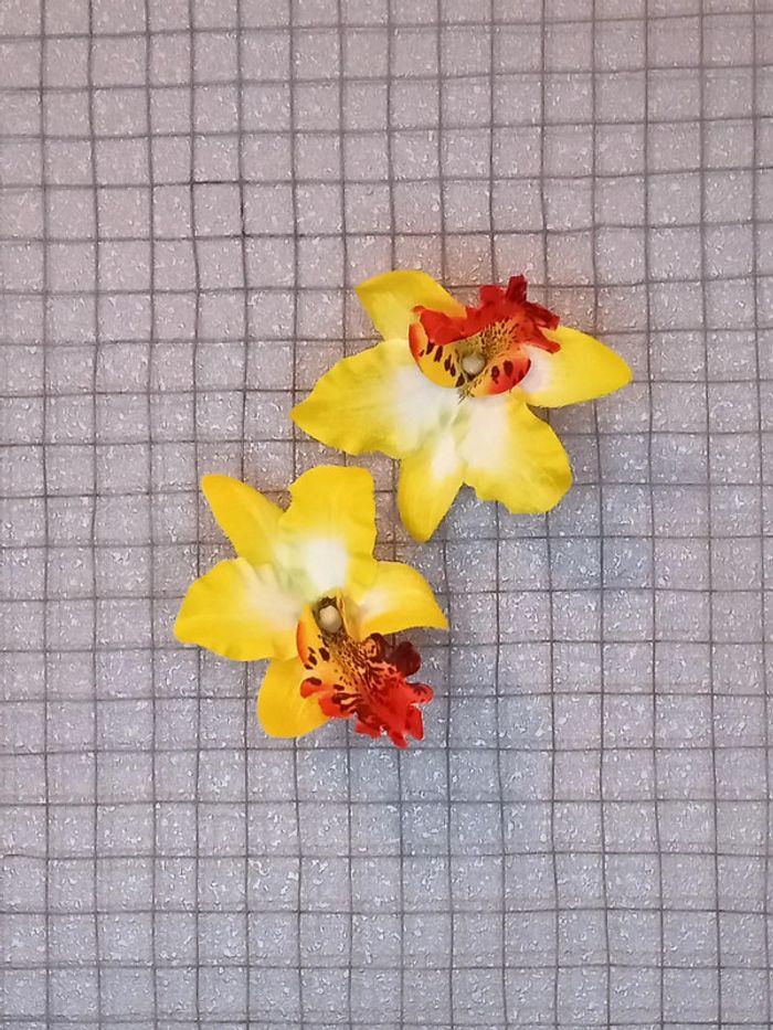 Pinces à cheveux à fleurs pour femmes - photo numéro 1