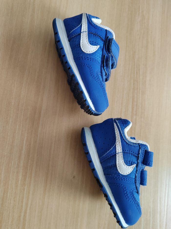 Basket Nike bleue taille 17 - photo numéro 2