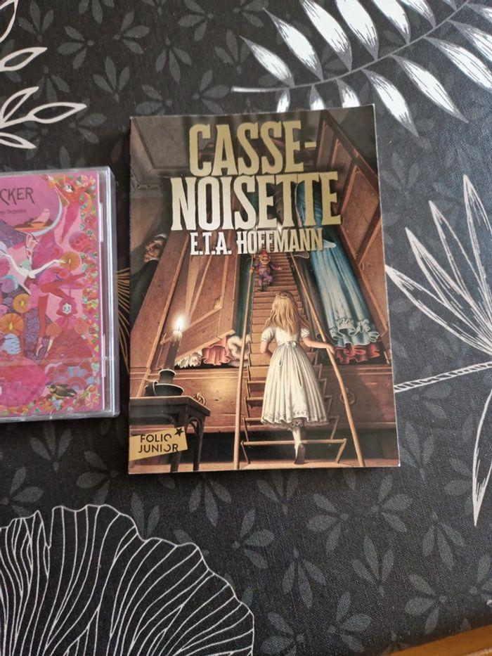 Livre cassé noisette et son cd - photo numéro 1