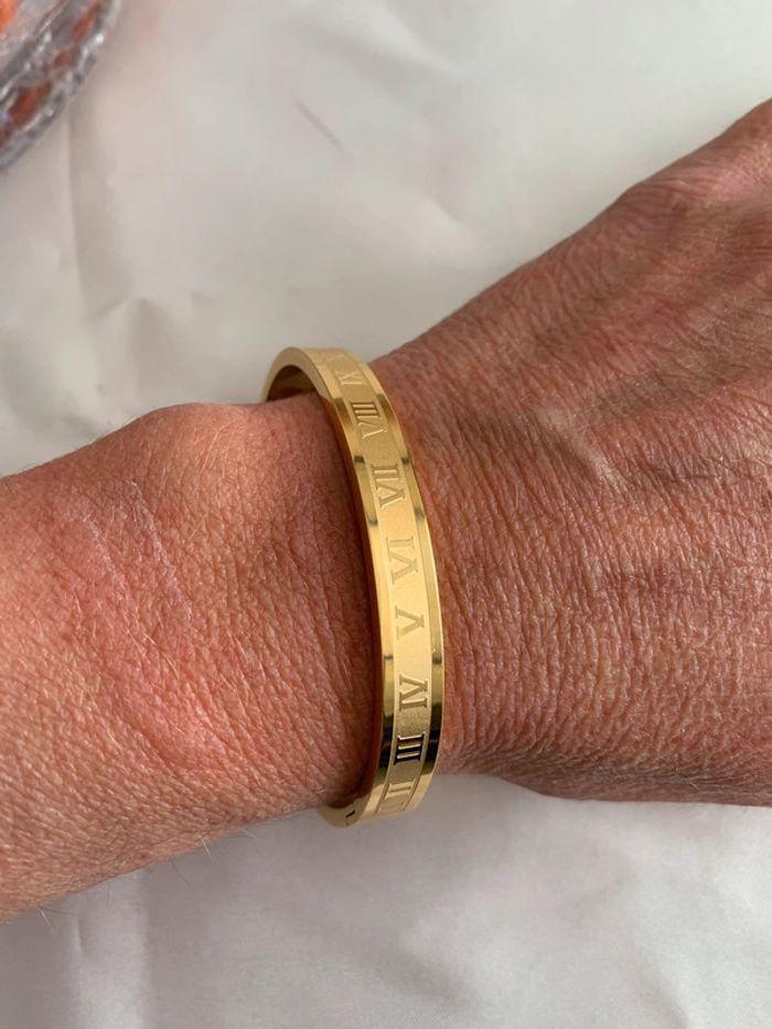 Bracelet jonc chiffre romain en acier inoxydable doré - photo numéro 1