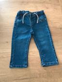 Jeans tape à l’œil 9 mois