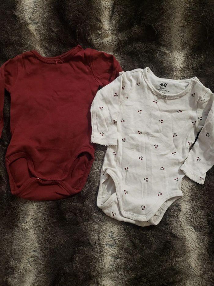 Lot 2 bodies 6 mois fille cerise H&M - photo numéro 2