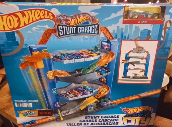 Garage hot wheels