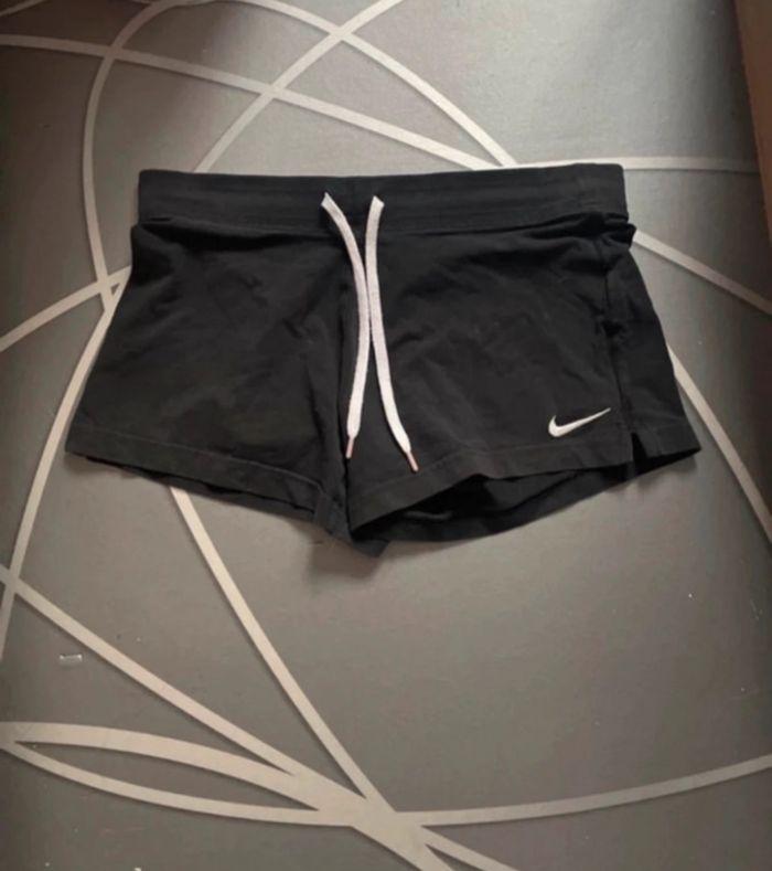 Short noir Nike - photo numéro 1